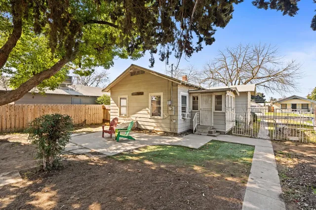 $295,000 | 1336 North Del Mar Avenue, Fresno, CA 93728