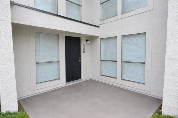 $1,599 | 5006 Moro Manor Drive, Unit 305, Tampa, FL 33617