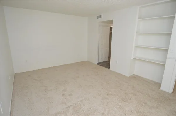 $1,599 | 5006 Moro Manor Drive, Unit 305, Tampa, FL 33617