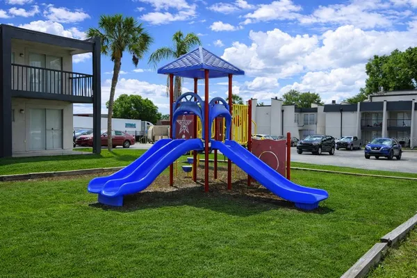 $1,599 | 5006 Moro Manor Drive, Unit 305, Tampa, FL 33617