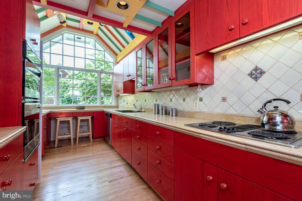 4330 37th Street Northwest Washington, DC 20008 - Photo 12 of 48 View of the windows, & playful ceiling