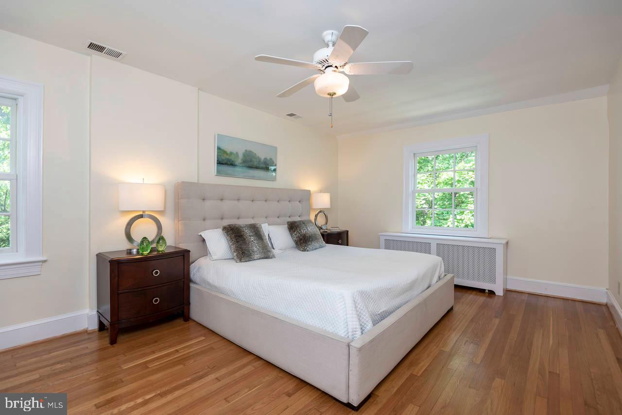 4330 37th Street Northwest Washington, DC 20008 - Photo 19 of 48 Expansive master bedroom