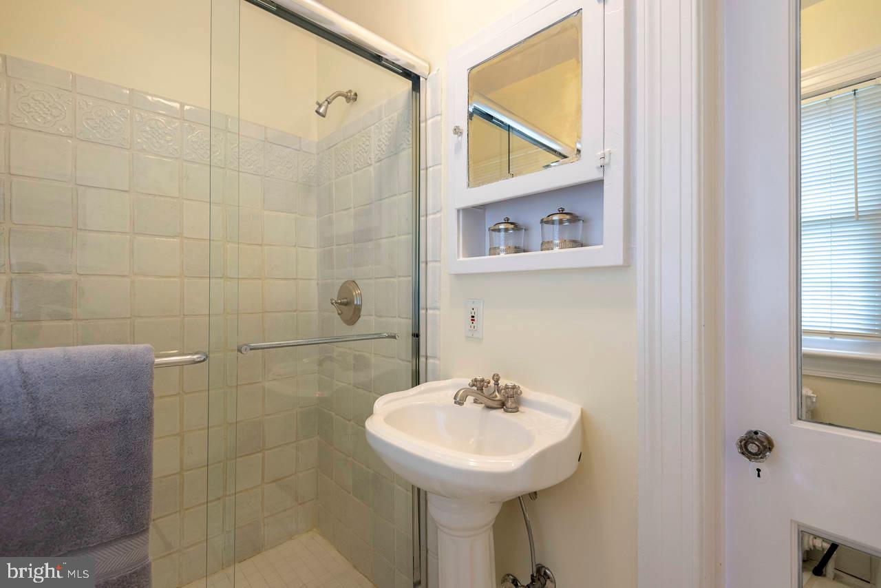 4330 37th Street Northwest Washington, DC 20008 - Photo 20 of 48 Master bath