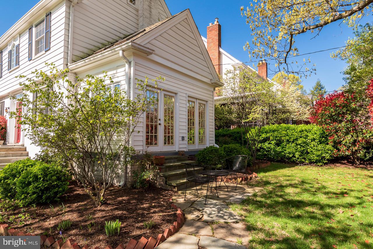 4330 37th Street Northwest Washington, DC 20008 - Photo 3 of 48 Delightful yard w/ landscaping