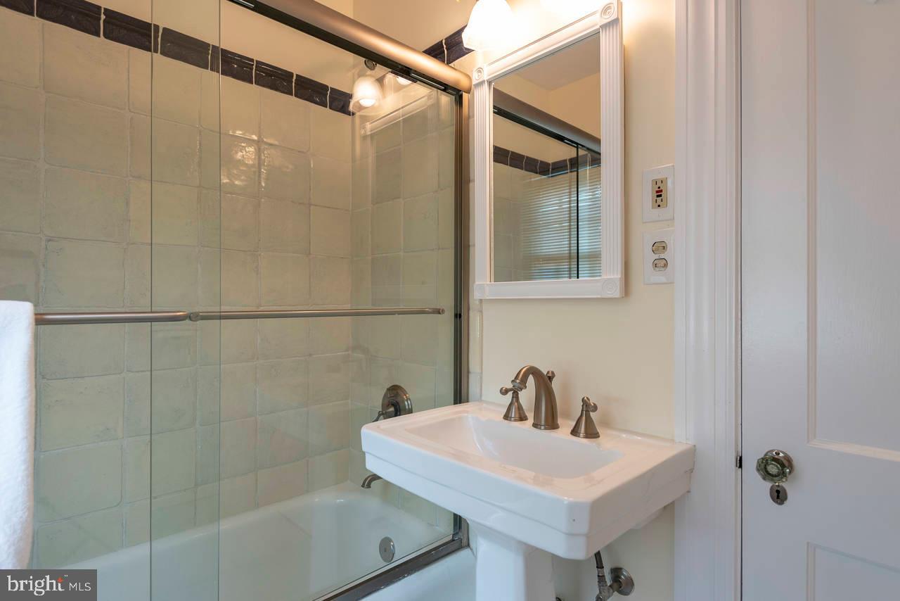 4330 37th Street Northwest Washington, DC 20008 - Photo 29 of 48 Hall bathroom with tub