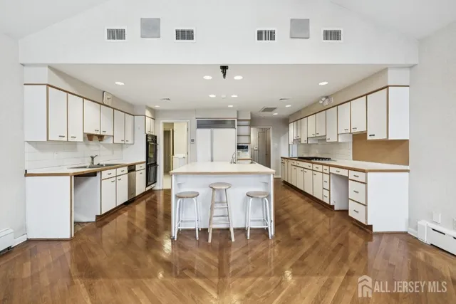 $3,325,000 | 951 Scioto Drive, Franklin Lakes, NJ 07417