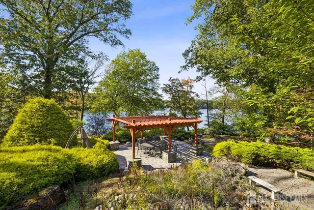 $3,325,000 | 951 Scioto Drive, Franklin Lakes, NJ 07417