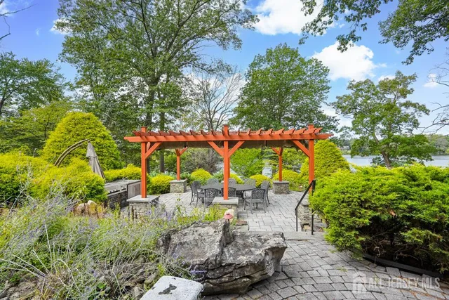 $3,325,000 | 951 Scioto Drive, Franklin Lakes, NJ 07417