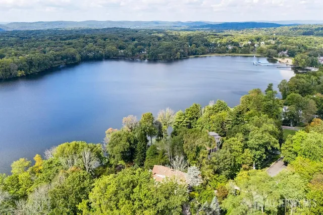 $3,325,000 | 951 Scioto Drive, Franklin Lakes, NJ 07417