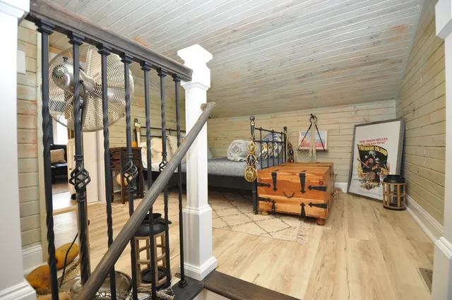 a view of a livingroom with furniture