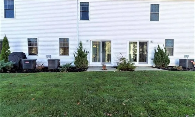 $2,400 | 6 Gray Coach Lane, Unit 606, Cranston, RI 02921