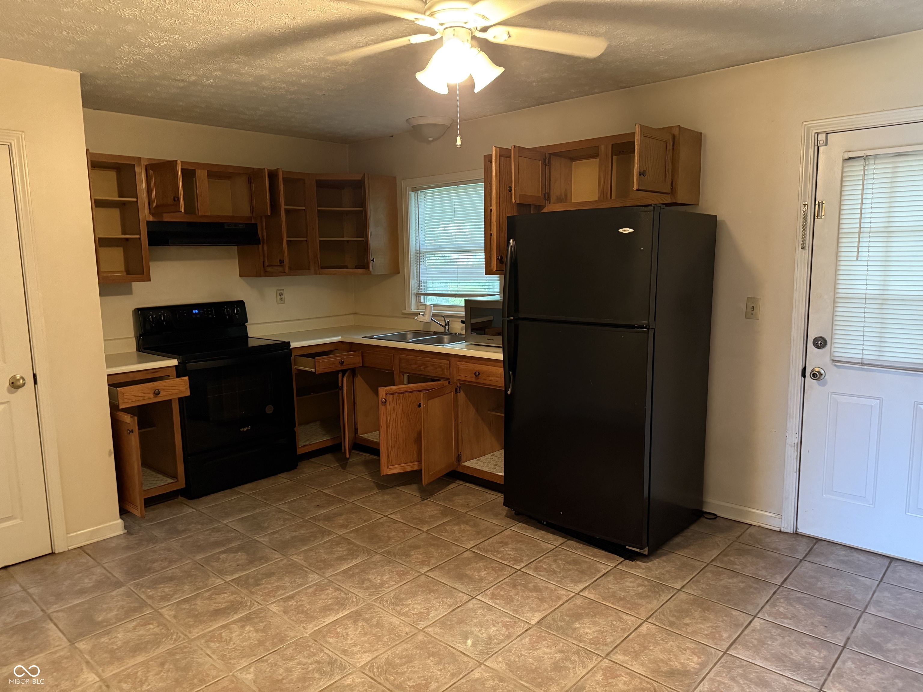 210 South Walnut Street Atlanta, IN 46031 - Photo 2 of 19