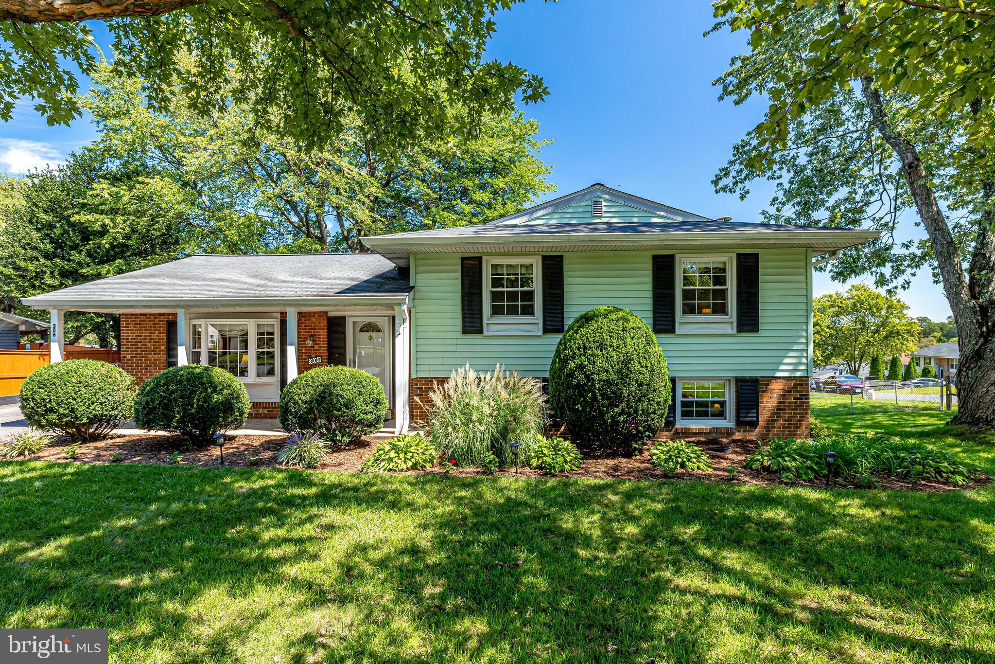 306 South Harrison Road Sterling, VA 20164 - Photo 1 of 67 Gallery Image 1