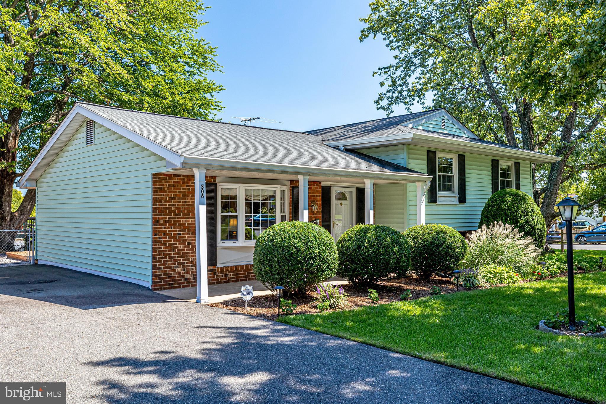 306 South Harrison Road Sterling, VA 20164 - Photo 4 of 67 Gallery Image 4