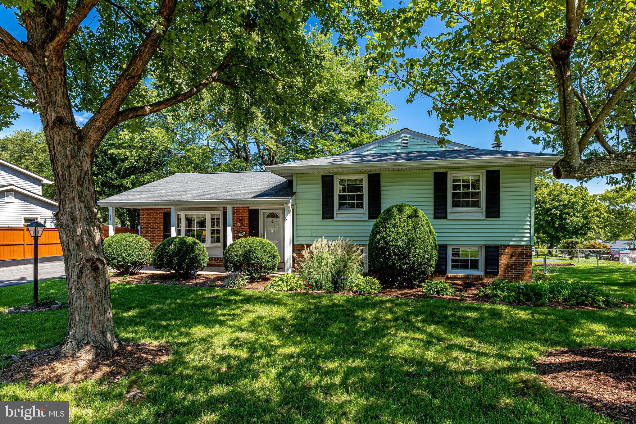 306 South Harrison Road Sterling, VA 20164 - Photo 5 of 67 Gallery Image 5