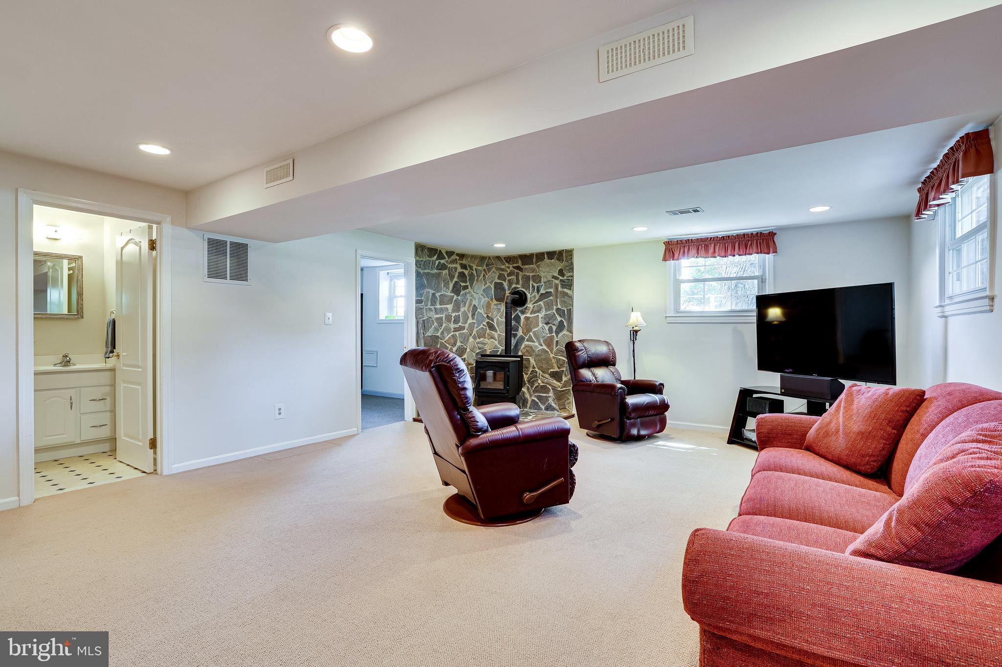 306 South Harrison Road Sterling, VA 20164 - Photo 45 of 67 Gallery Image 45
