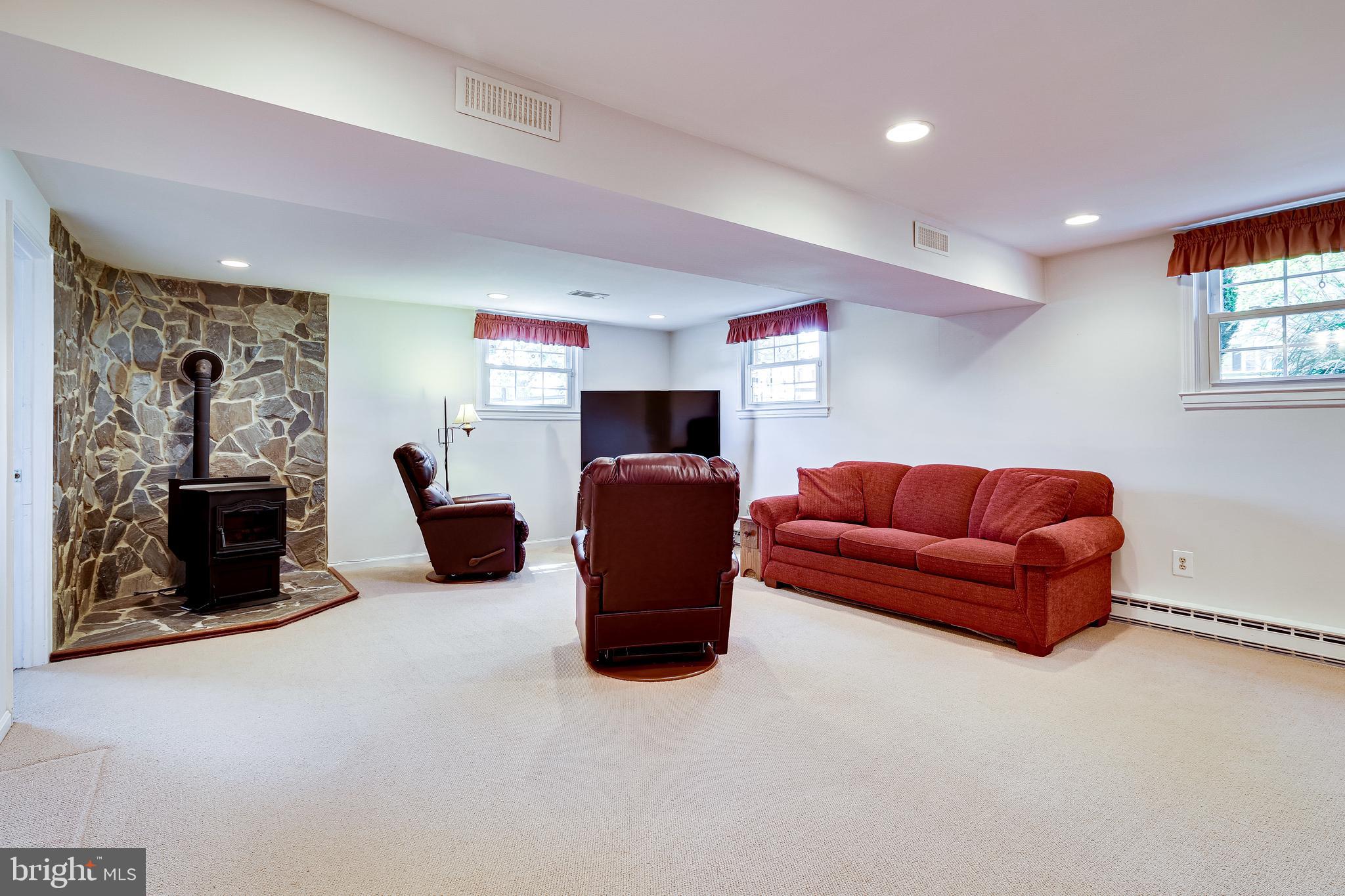 306 South Harrison Road Sterling, VA 20164 - Photo 47 of 67 Gallery Image 47
