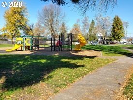 505 34th Street Springfield, OR 97478 - Photo 9 of 12