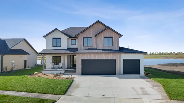 $924,900 | 7711 81st Avenue South, Horace, ND 58047