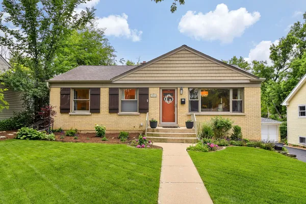 $525,000 | 263 Hillside Avenue, Glen Ellyn, IL 60137