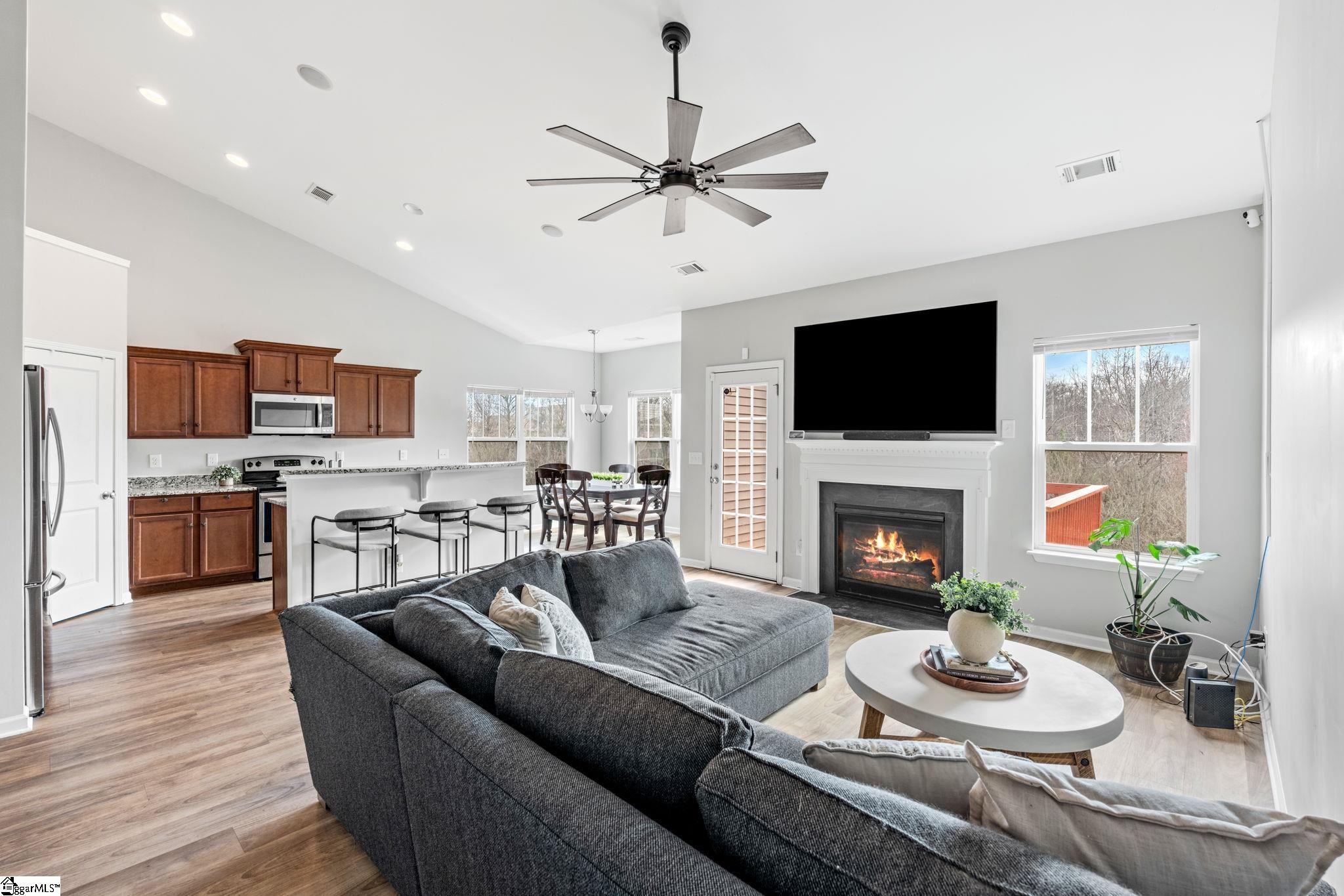 240 Rivers Edge Circle Simpsonville, SC 29680 - Photo 4 of 26