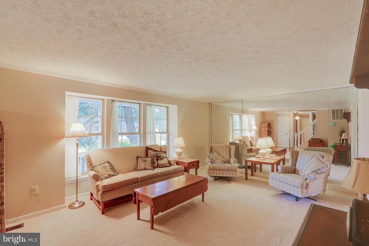 7249 Single Wheel Path Columbia, MD 21046 - Photo 5 of 29 Living Room