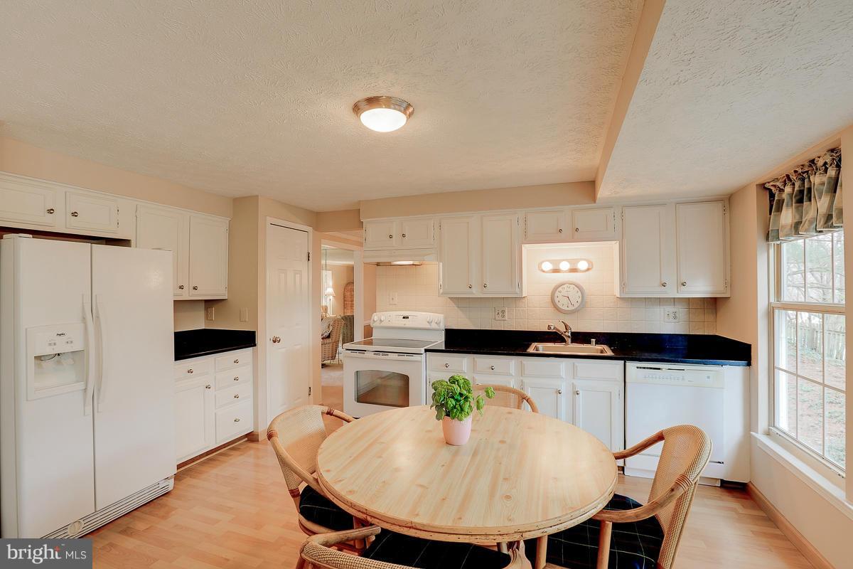 7249 Single Wheel Path Columbia, MD 21046 - Photo 8 of 29 Kitchen