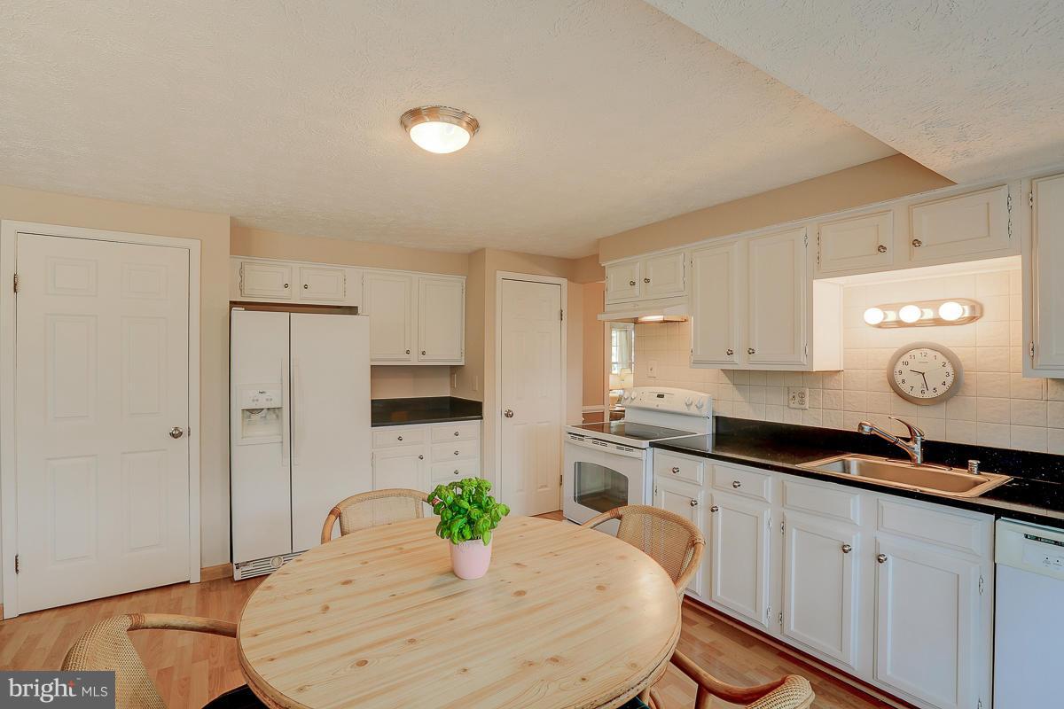 7249 Single Wheel Path Columbia, MD 21046 - Photo 10 of 29 Kitchen