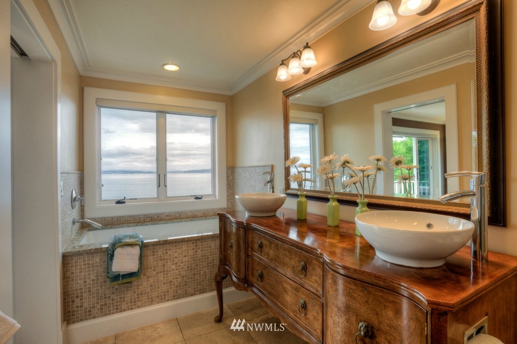 5909 Atlas Place Southwest Seattle, WA 98136 - Photo 13 of 25 Gallery Image 13