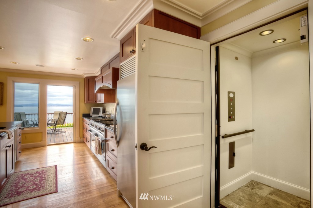 5909 Atlas Place Southwest Seattle, WA 98136 - Photo 9 of 25 Gallery Image 9