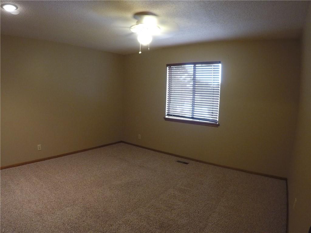 304 North Rice Street Raymore, MO 64083 - Photo 7 of 14