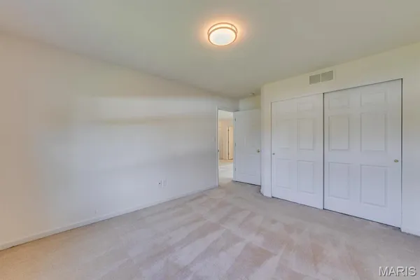 $3,200 | 253 Village Creek Drive, Ballwin, MO 63021