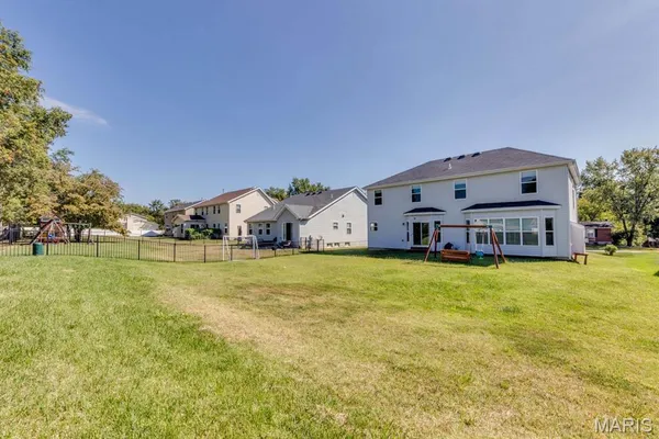 $3,200 | 253 Village Creek Drive, Ballwin, MO 63021