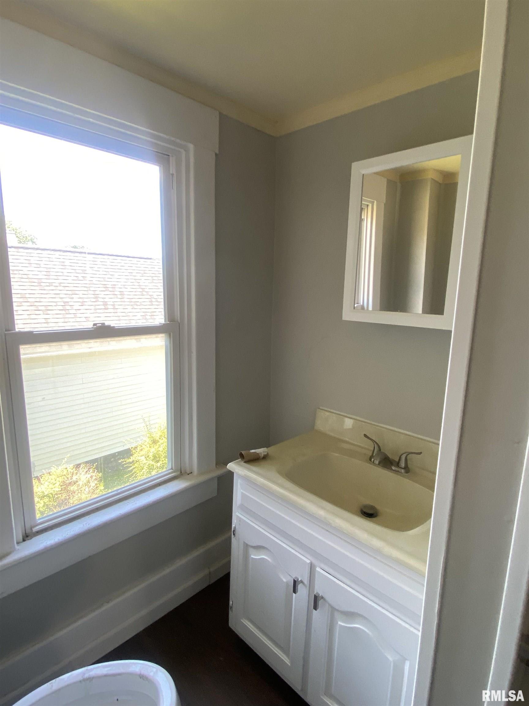 624 East Maple Street Canton, IL 61520 - Photo 14 of 29
