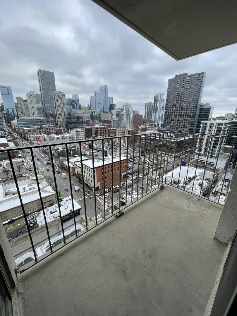 77 West Huron Street, Unit 1803 Chicago, IL 60654 - Photo 4 of 22 a view of terrace with city view
