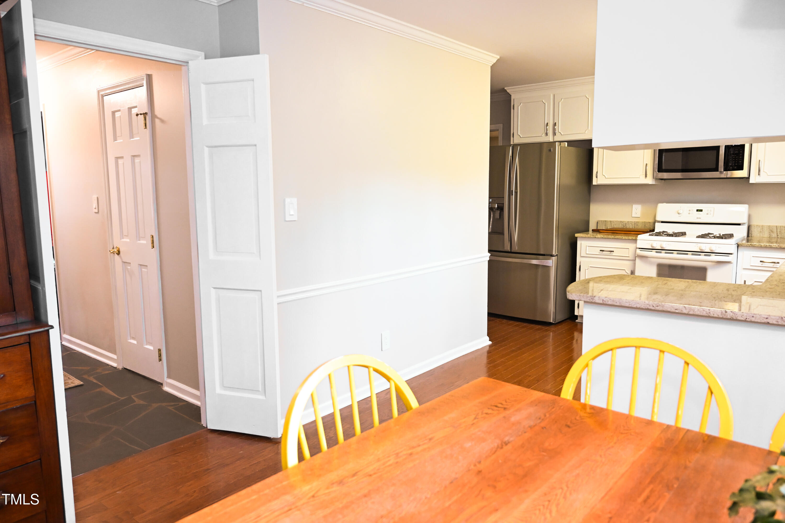 5012 Knaresborough Road Raleigh, NC 27612 - Photo 11 of 35 warm and inviting kitchen