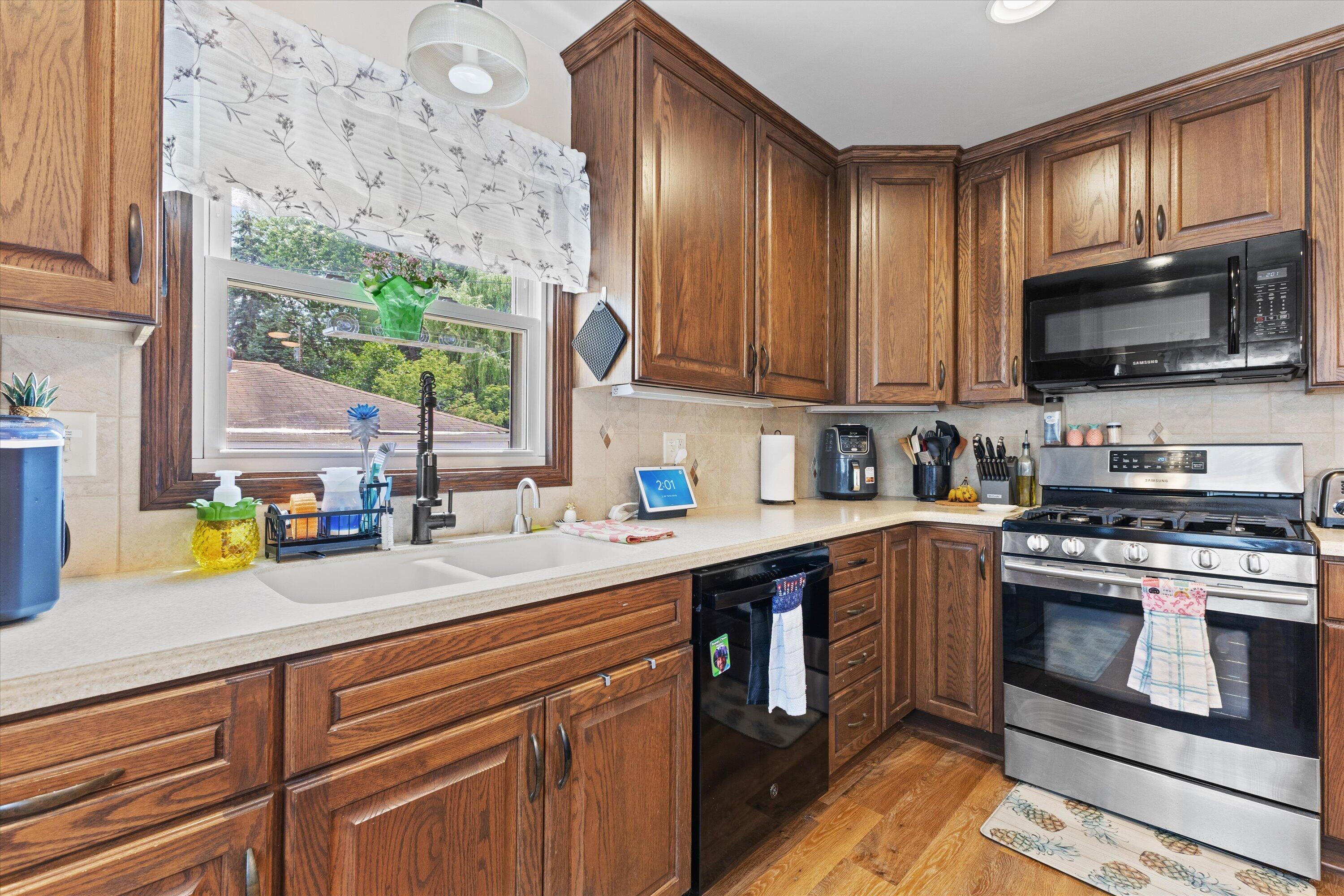 3915 55th Street Kenosha, WI 53144 - Photo 7 of 23 07-KCM-36