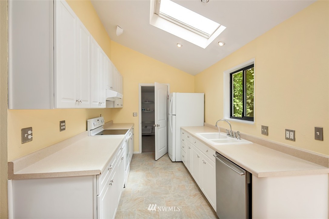 9405 Southwest Gorsuch Road Vashon, WA 98070 - Photo 11 of 23 Gallery Image 11