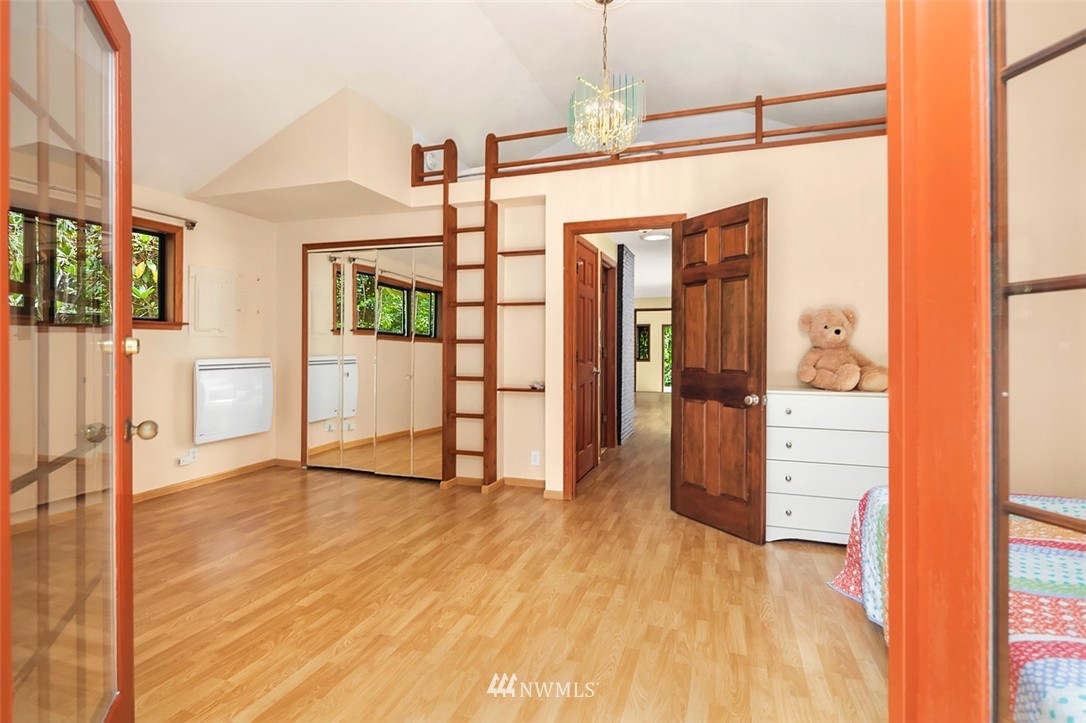 9405 Southwest Gorsuch Road Vashon, WA 98070 - Photo 14 of 23 Gallery Image 14