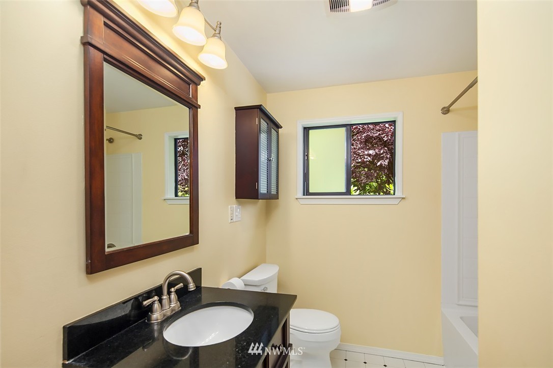 9405 Southwest Gorsuch Road Vashon, WA 98070 - Photo 16 of 23 Gallery Image 16