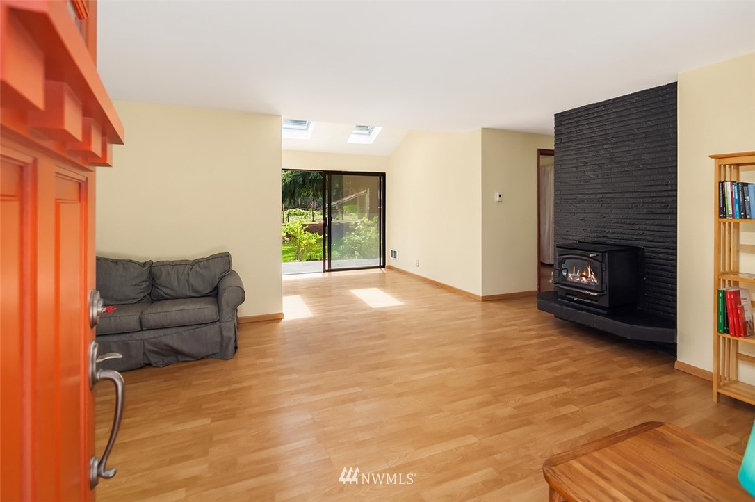 9405 Southwest Gorsuch Road Vashon, WA 98070 - Photo 6 of 23 Gallery Image 6