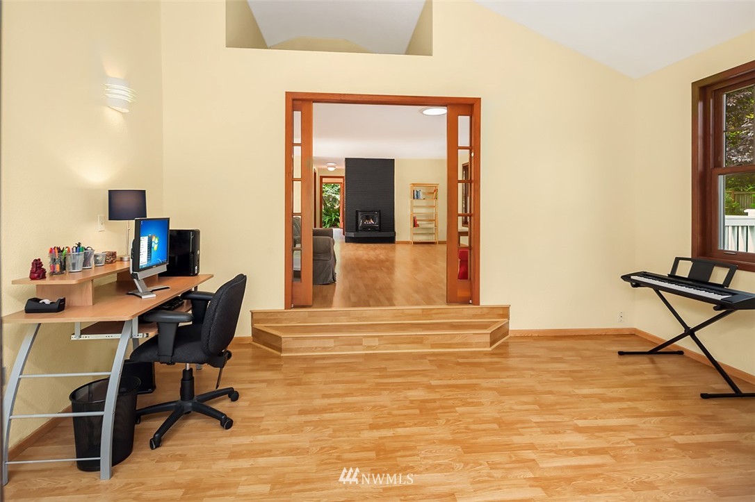 9405 Southwest Gorsuch Road Vashon, WA 98070 - Photo 10 of 23 Gallery Image 10