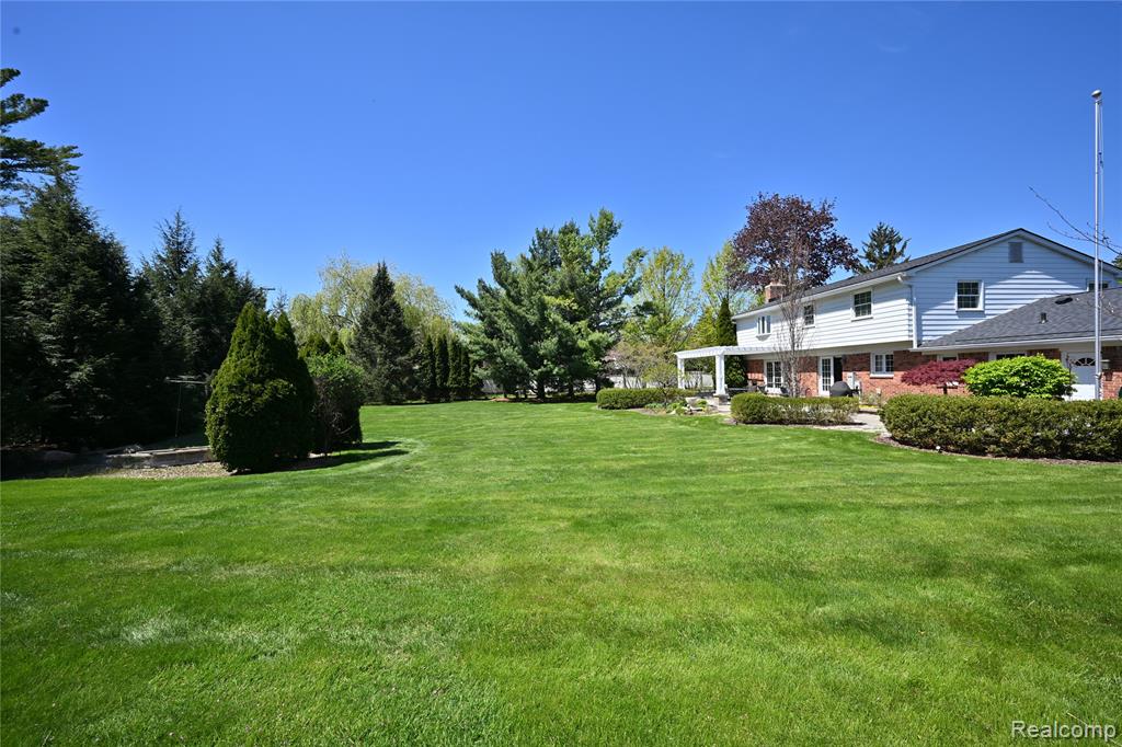 4655 Walnut Lake Road Bloomfield Hills, MI 48301 - Photo 33 of 41 Gallery Image 33