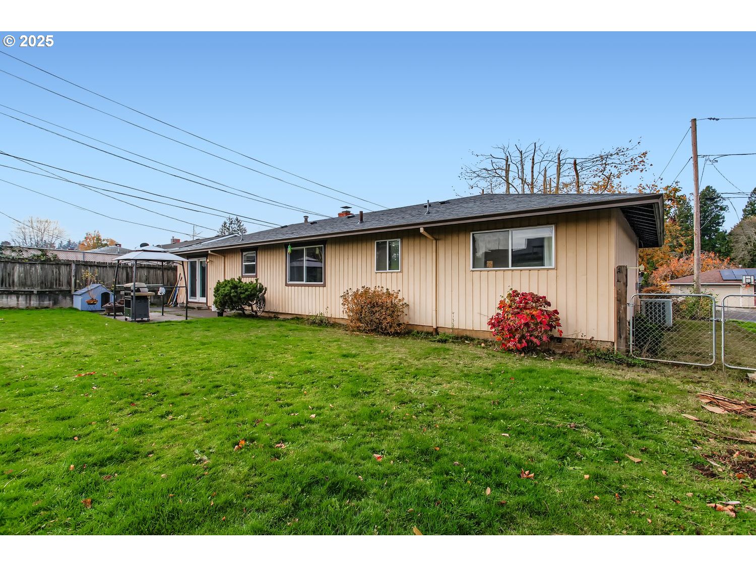 830 Southeast 214th Avenue Gresham, OR 97030 - Photo 27 of 30 a front view of a house with garden