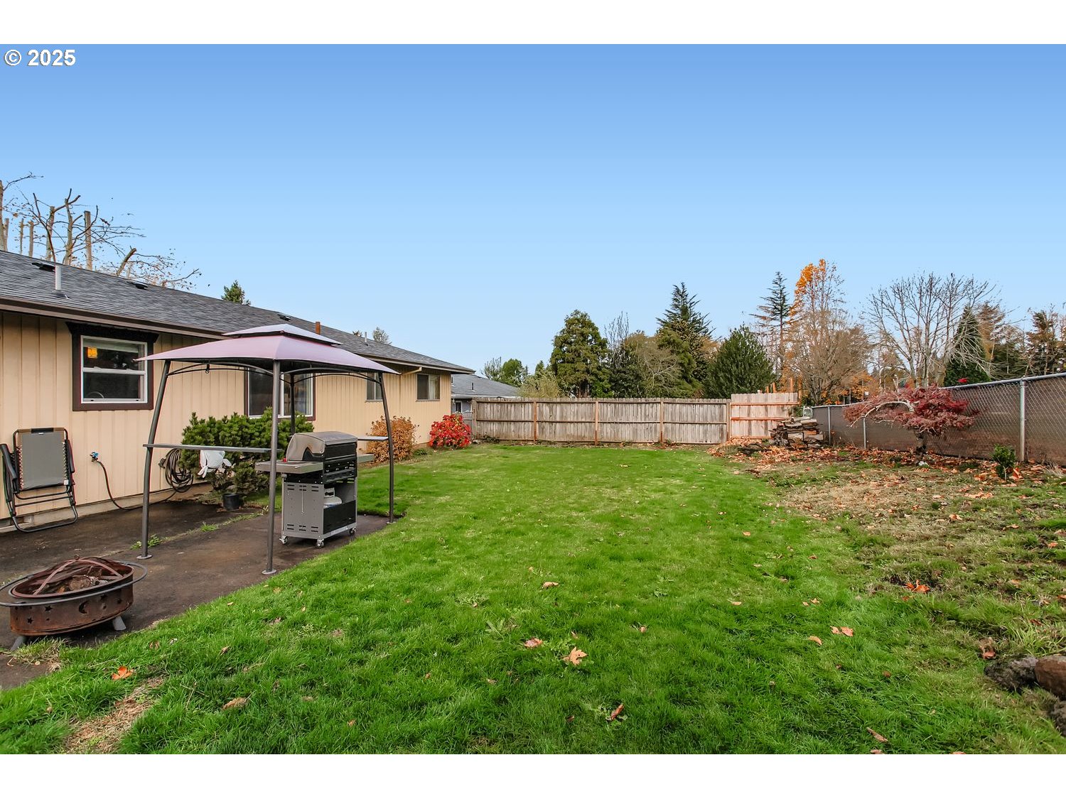 830 Southeast 214th Avenue Gresham, OR 97030 - Photo 28 of 30 a view of backyard with seating area and green space