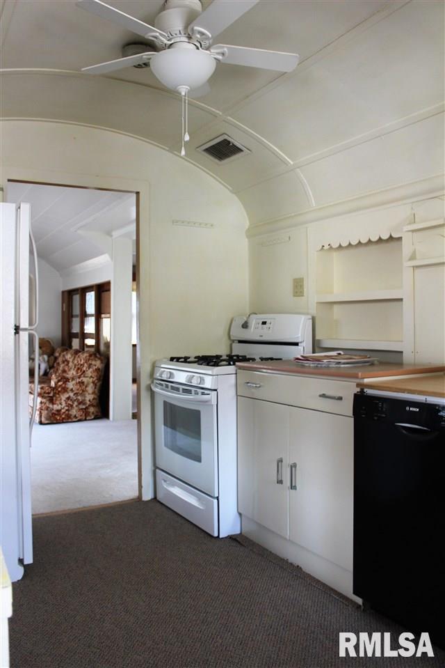 731 West Deer Creek Road Clinton, IA 52732 - Photo 2 of 16 Gallery Image 2