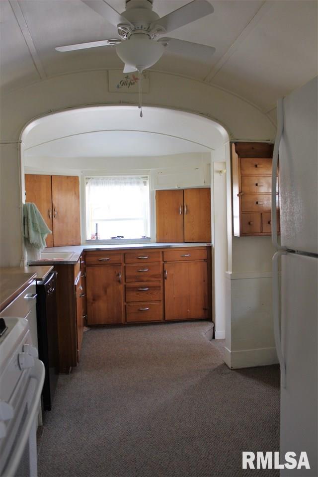 731 West Deer Creek Road Clinton, IA 52732 - Photo 3 of 16 Gallery Image 3