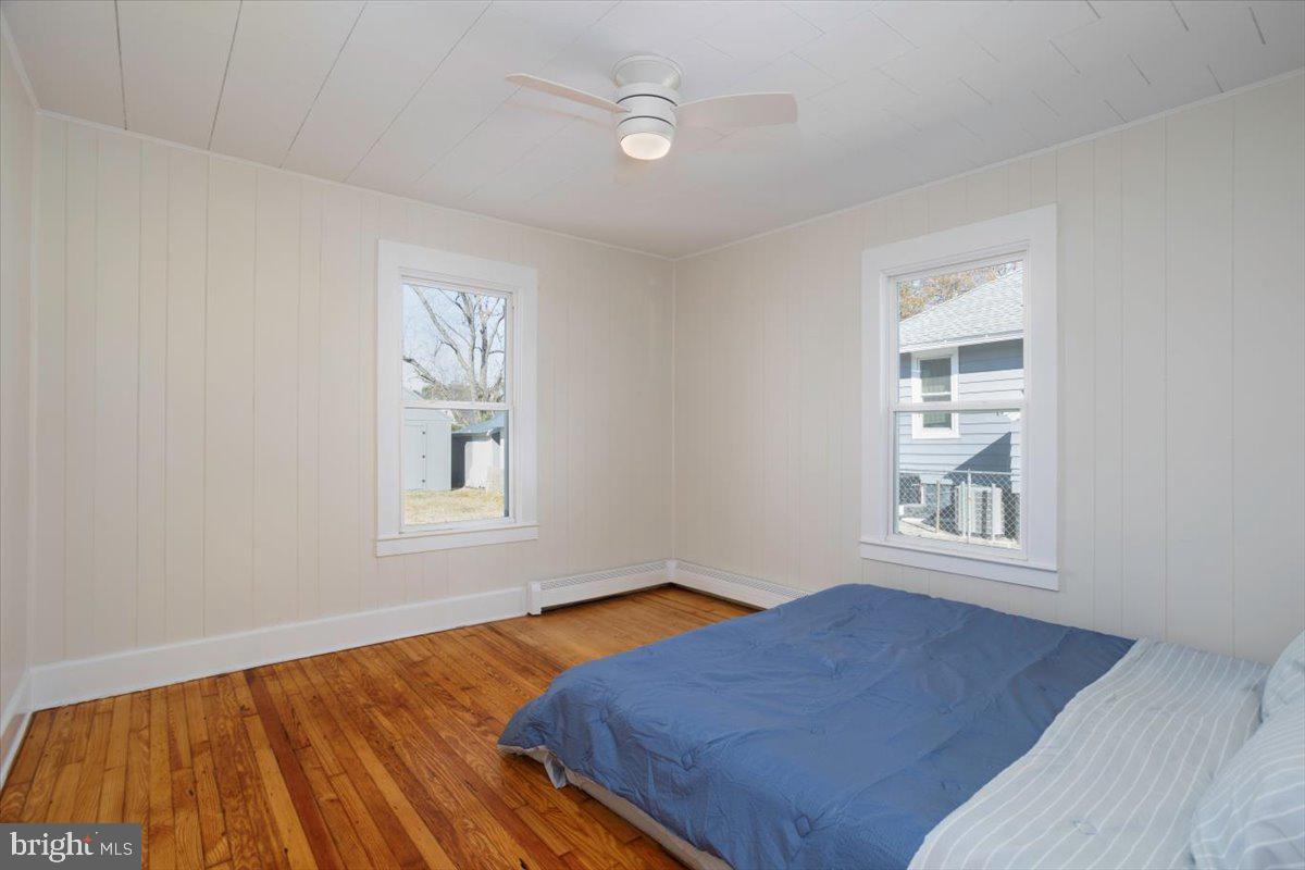 409 Oakley Street Cambridge, MD 21613 - Photo 7 of 12 a bedroom with a bed and a window