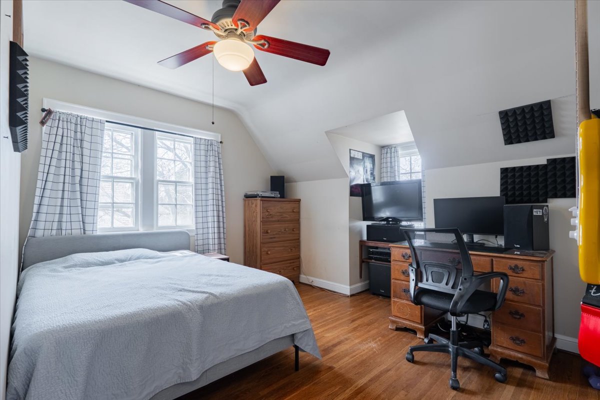 413 Grant Street Normal, IL 61761 - Photo 22 of 40 a bedroom with a workspace