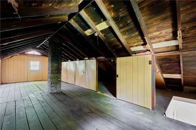 a view of a yard with a tree